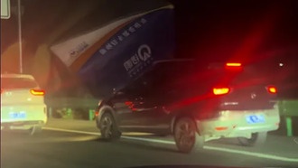 Водитель внедорожника заблокировал машины на аварийной полосе — реакция полиции