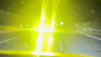 Пикап Ford Raptor с ослепляющими фарами на крыше создал аварийную ситуацию на трассе