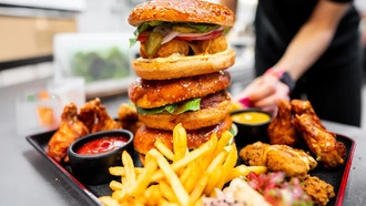 Ультраобработанные продукты не главная причина переедания, выяснили ученые