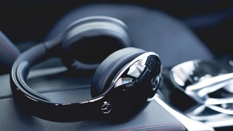 Mercedes-Benz готовит к выпуску беспроводные наушники второго поколения