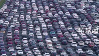 Крупнейший в Китае пункт взимания платы заполнился автомобилями после праздников