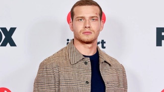 Оливер Старк подтвердил кроссовер «9-1-1» и «9-1-1: Нэшвилл» совместными фото