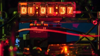 Физики повысили точность атомных часов, снизив квантовый шум