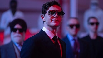 Гиллиан Андерсон объяснила, почему семья Дилинджеров в «Троне» всегда злодеи