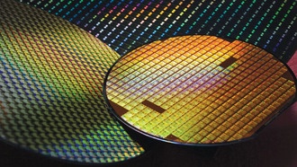 Ученые впервые создали рабочий чип памяти на основе двумерных материалов толщиной в несколько атомов