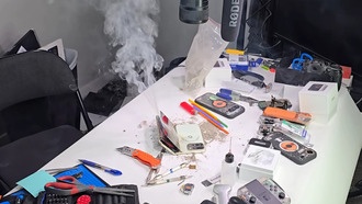 Складной смартфон Google загорелся во время теста на прочность