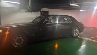 Роскошный Rolls-Royce с номером Jin A99999 продан на аукционе за 1,8 млн юаней