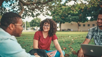 Ученые раскрыли механизм взрывного распространения модных трендов