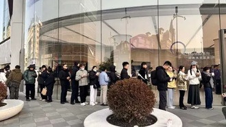 Huawei Mate 80 мгновенно распродана: очереди в магазинах и снижение цен