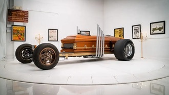 В США создали автомобиль в виде гроба, который можно легально использовать на дорогах