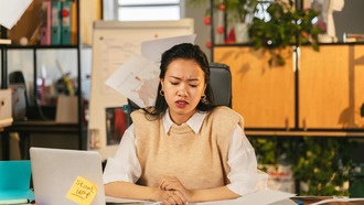 Психологи объяснили, почему люди создают себе помехи перед важными событиями