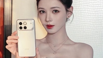 Актриса Чжан Юйси показала в соцсетях смартфон Honor WIN