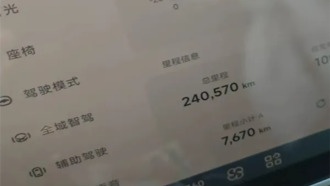 Водитель каршеринга проехал 240 000 км за год и признался, что спит за рулем благодаря автопилоту