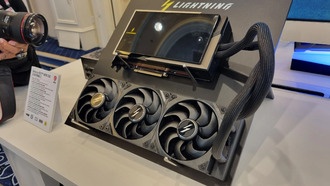 MSI представила экстремальную водяную RTX 5090 Lightning Z с потреблением до 1000 Вт