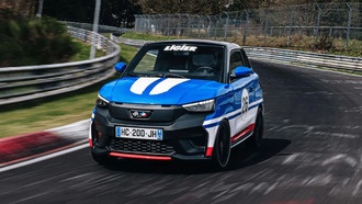 «Самый медленный» рекорд Нюрбургринга побит «старичком»: круг за 28 минут 25,8 секунд