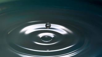 Микроволны помогут считывать квантовые состояния электронов над гелием