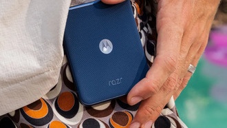 Motorola Razr 2025 начал получать обновление до Android 16