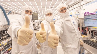 Nvidia может поручить Intel производство части своих будущих AI-чипов