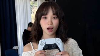 PlayStation разыгрывает контроллеры с автографом K-pop-звезды Ким Чэвон