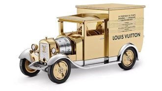 Louis Vuitton выпустила настольные часы в виде фургона за 650 000 евро