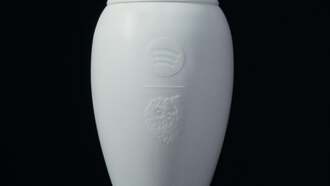 Spotify выпустила колонку в виде погребальной урны для вечных плейлистов