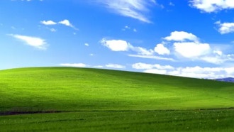 Пользователь создал обновлённую версию культовых обоев Windows XP «Блаженство» для 2026 года