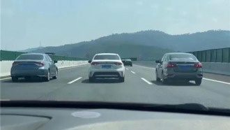 В Китае начали штрафовать за слишком медленную езду