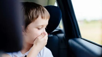 Почему при укачивании в машине нельзя закрывать глаза