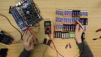 Технический энтузиаст во второй раз доказал, что батарейки АА не подходят для питания игрового ПК