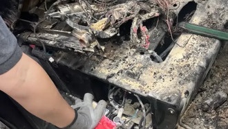 Установленный в автомобиль портативный аккумулятор стал причиной пожара: владелица подала в суд на производителя