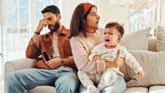 Риск депрессии у отцов возрастает через год после рождения ребёнка