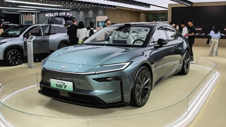 Новый Lexus ES: потерял элегантность, но не приобрёл динамики