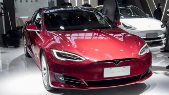 Энтузиаст собрал рабочий компьютер из запчастей разбитых Tesla