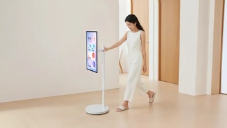 ZTE представила 5G-дисплей с сенсорным экраном, камерой и колёсиками