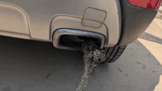 Владелица автомобиля обнаружила в выхлопной трубе стальную мочалку и предлагает вознаграждение за информацию