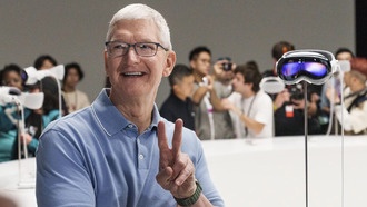 Тим Кук передал бразды правления Apple стоимостью 4 триллиона долларов Джону Тернусу