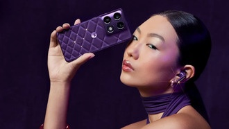 Motorola представила Brilliant Collection — премиум-смартфон со стразами Swarovski и фиолетовым корпусом