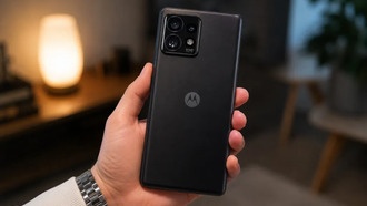 Флагман Motorola 2023 года получил обновление до Android 16