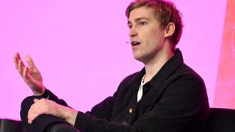 Глава ElevenLabs — о марже, сроках IPO и раскрытии того, что клиент говорит с ботом